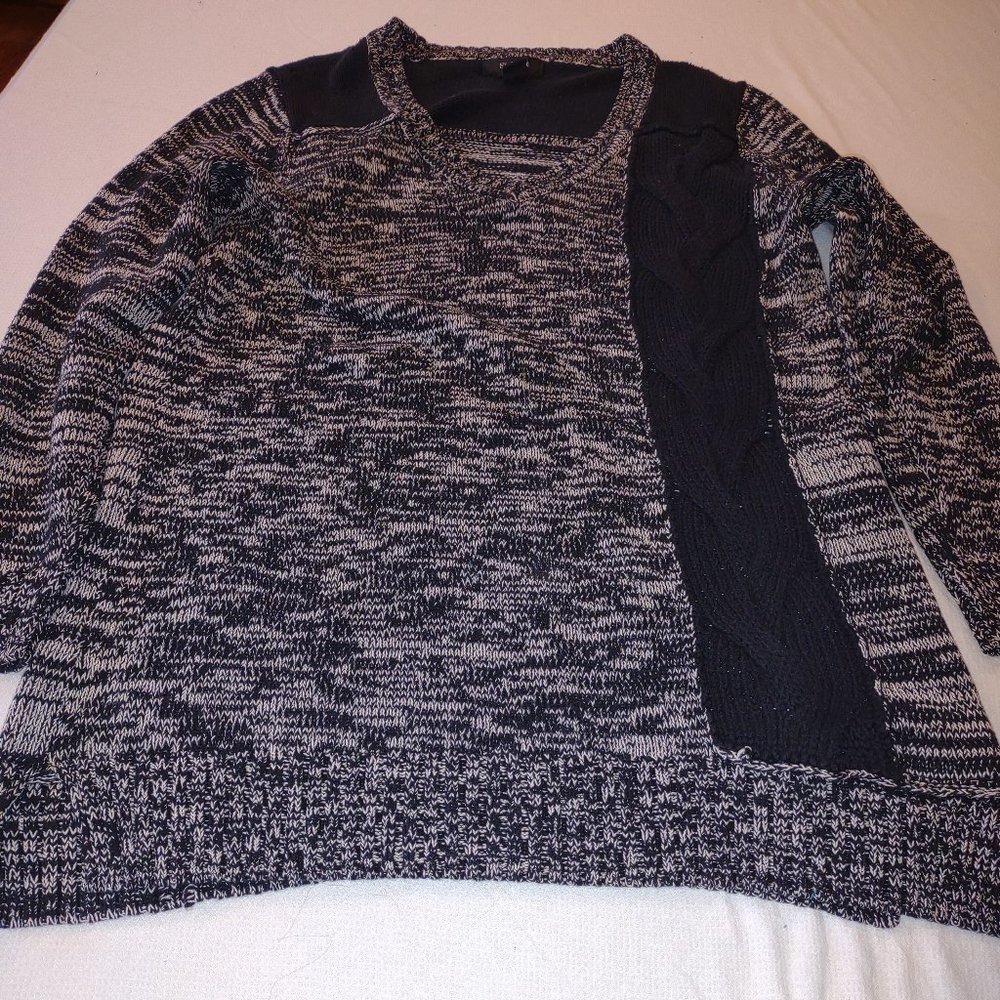 STYLE & CO BLACK AND WHITE KNIT SWEATER WITH BLACK CABLE KNIT FRONT PANEL SIZE M